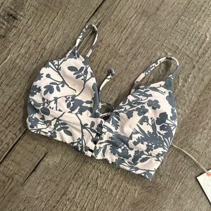 (TOP) Maaji Enchanted Villa Reversible Bikini Top.